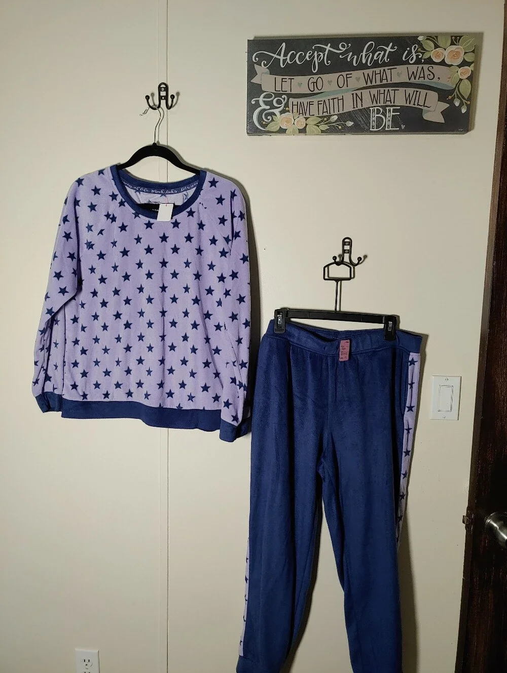 Adorable. Large Muk Luks Purple Fleece Soft & Cozy Star Print Pajama Set